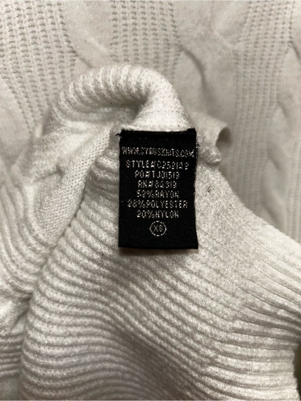 Cyrus Classic Cable Knit Women's Sweater - White - Picture 3 of 3